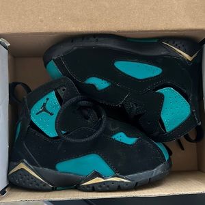 Used 5C children’s Jordan’s black teal and gold
